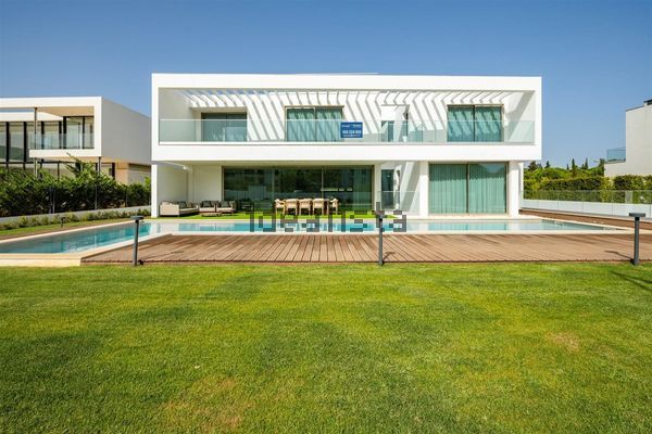 4-bedroom freehold villa in Loulé/Vilamoura — photo 2 of 5