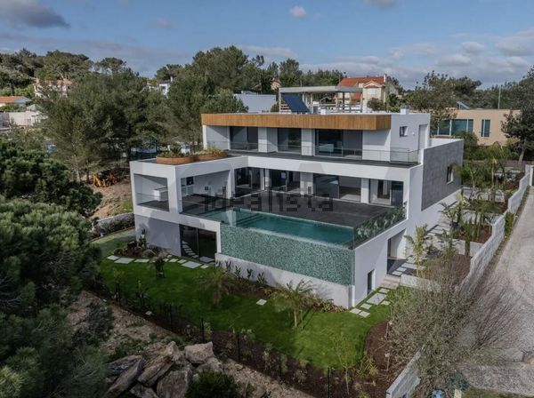 5-bedroom freehold villa in Cascais/Estoril — photo 1 of 5