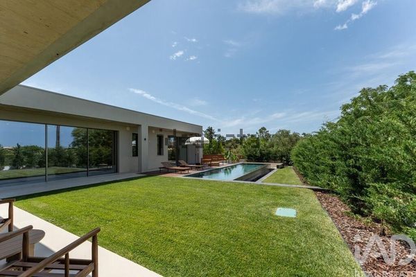 4-bedroom freehold villa in Loulé/Vilamoura — photo 1 of 5