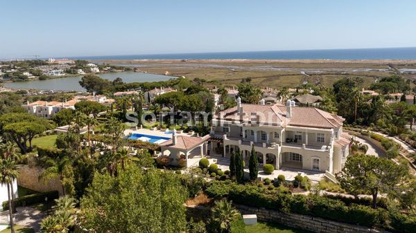 11-bedroom freehold villa in Loulé/Vilamoura — photo 1 of 5