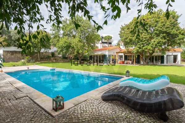 4-bedroom freehold villa in Cascais/Estoril — photo 2 of 5