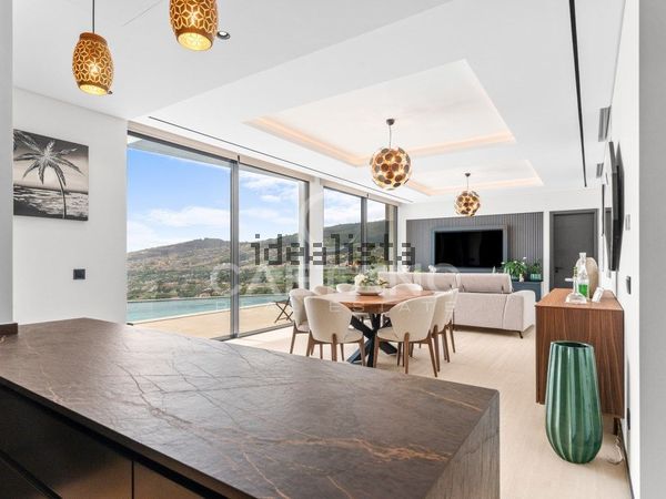 3-bedroom freehold villa in Calheta — photo 3 of 5