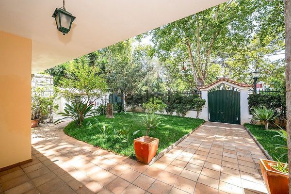 Detached house in Avenida Infante Dom Henrique, Bairro do Rosário, Cascais e Estoril — image 3