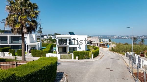 4-bedroom freehold villa in Óbidos — photo 2 of 5