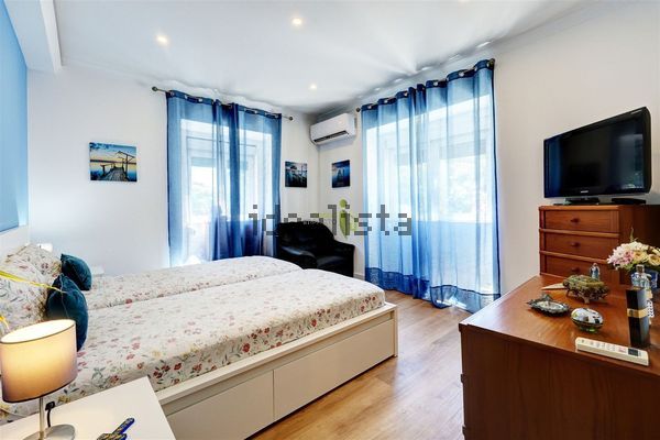 Detached house in Avenida Gago Coutinho, 38, Centro, Rio de Mouro — image 5