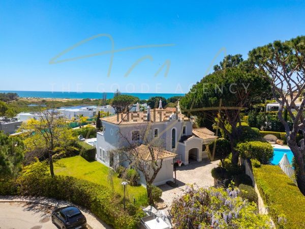 5-bedroom freehold villa in Loulé/Vilamoura — photo 1 of 5