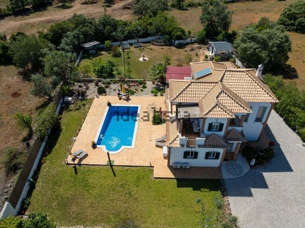 3-bedroom freehold villa in Loulé/Vilamoura — photo 2 of 5