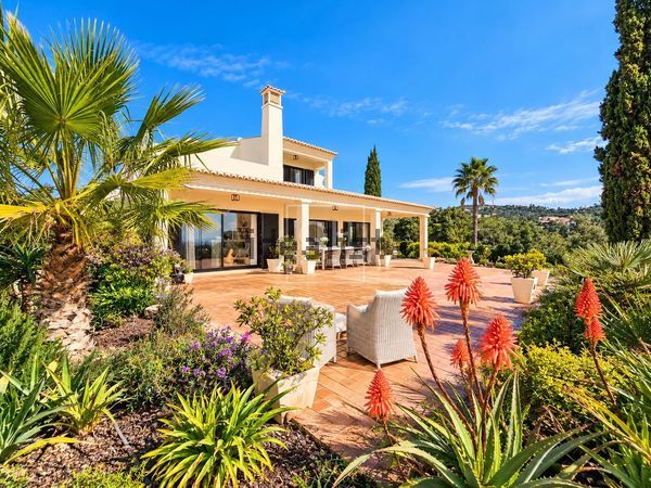 3-bedroom freehold villa in Loulé/Vilamoura — photo 1 of 5