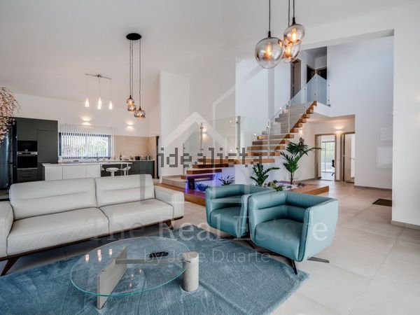 4-bedroom freehold villa in Portimão — photo 3 of 5