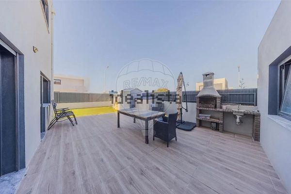 4-bedroom freehold villa in Cascais/Estoril — photo 4 of 5