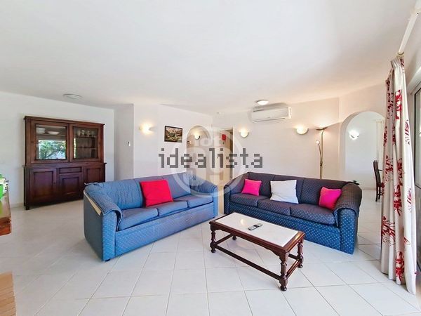3-bedroom freehold villa in Albufeira — photo 2 of 5