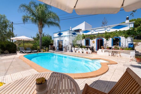 4-bedroom freehold villa in Olhão — photo 3 of 5