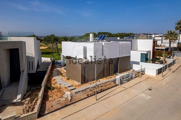 4-bedroom freehold villa in Loulé/Vilamoura — photo 5 of 5