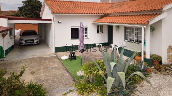 2-bedroom freehold villa in Alcobaça/São Martinho do Porto — photo 1 of 5
