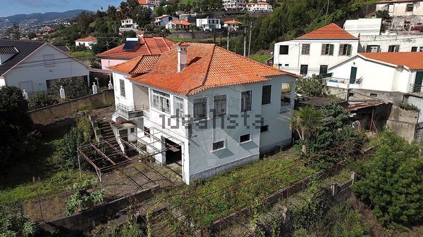 4-bedroom freehold villa in Funchal — photo 2 of 5