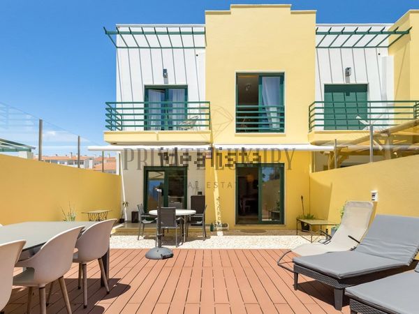 3-bedroom freehold villa in Cascais/Estoril — photo 2 of 5