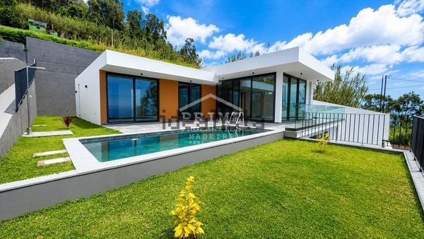 3-bedroom freehold villa in Calheta — photo 4 of 5