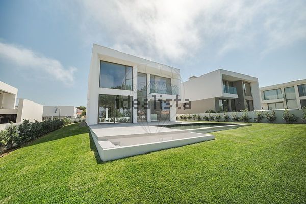 4-bedroom freehold villa in Sintra/Colares — photo 2 of 5