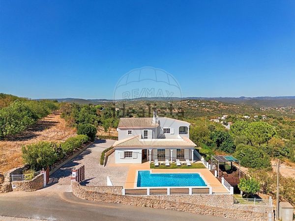 4-bedroom freehold villa in Loulé/Vilamoura — photo 3 of 5