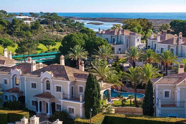 4-bedroom freehold villa in Loulé/Vilamoura — photo 1 of 5