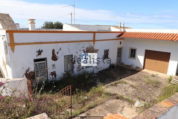 4-bedroom freehold villa in Loulé/Vilamoura — photo 1 of 5