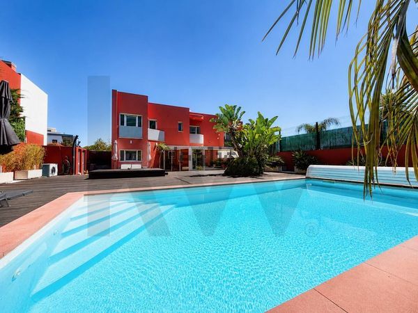 3-bedroom freehold villa in Cascais/Estoril — photo 1 of 5