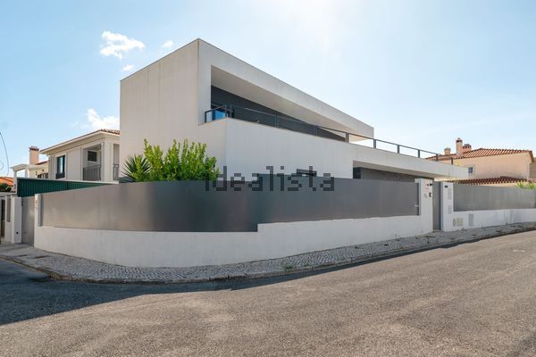 4-bedroom freehold villa in Cascais/Estoril — photo 3 of 5