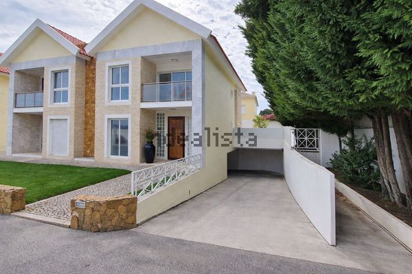 Semi-detached house in Rua Ferreira de Castro, 1, Alvide - Abuxarda, Alcabideche — image 5