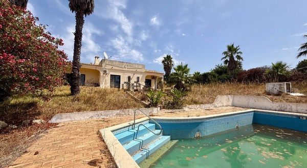 3-bedroom freehold villa in Lagoa/Carvoeiro — photo 2 of 5