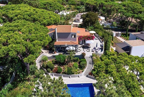 4-bedroom freehold villa in Loulé/Vilamoura — photo 1 of 5