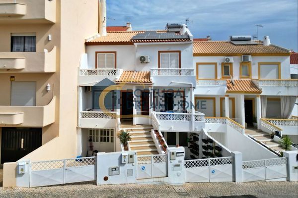 2-bedroom freehold villa in Albufeira — photo 1 of 5