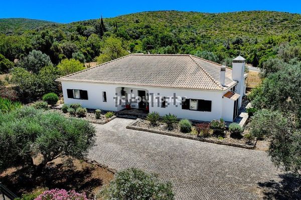 3-bedroom freehold villa in Loulé/Vilamoura — photo 2 of 5