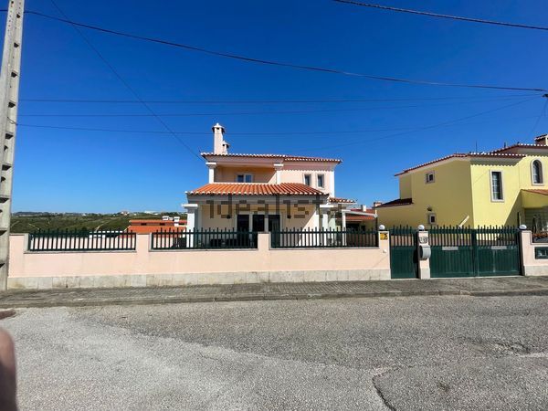Detached house in Praceta dos Campos, 13 Lote, Carvoeira — image 3