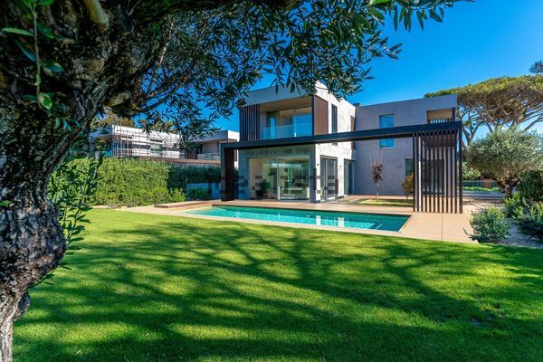 4-bedroom freehold villa in Cascais/Estoril — photo 1 of 5