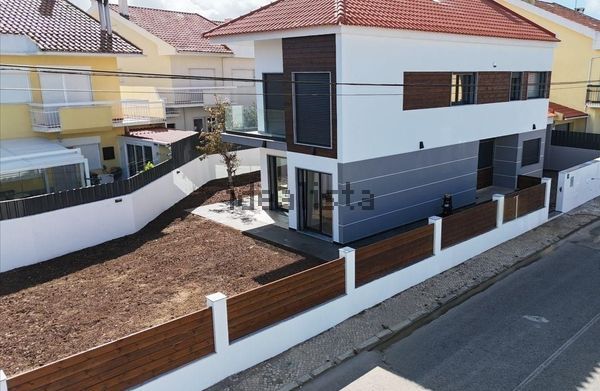 3-bedroom freehold villa in Sintra/Colares — photo 3 of 5