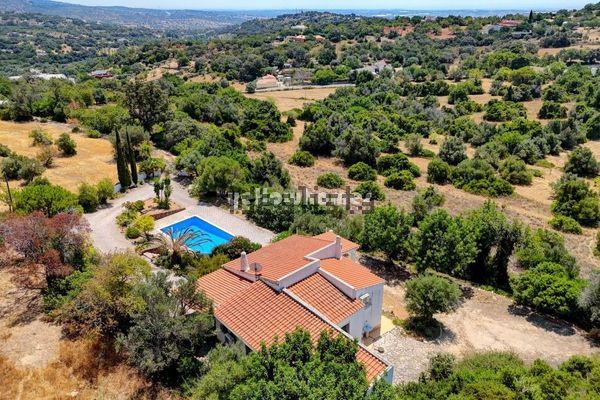 Detached house in Santa Barbara de Nexe Nn, Santa Bárbara de Nexe — image 4