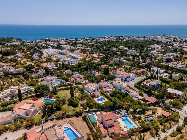 3-bedroom freehold villa in Lagoa/Carvoeiro — photo 2 of 5