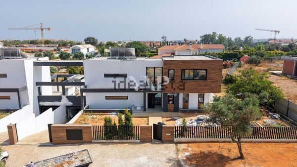3-bedroom freehold villa in Loulé/Vilamoura — photo 1 of 5