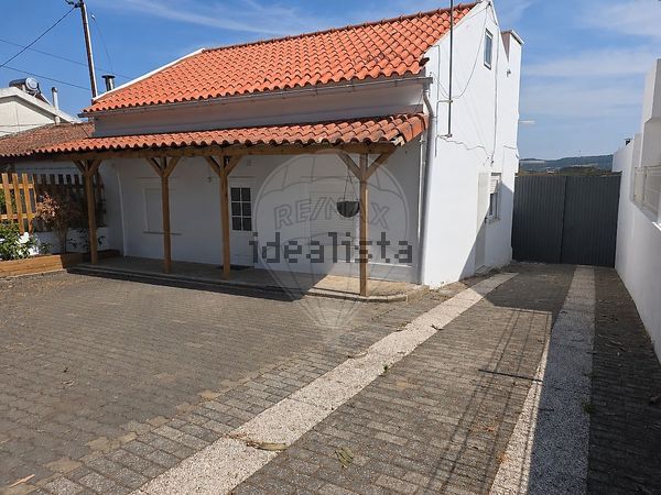 2-bedroom freehold villa in Óbidos — photo 2 of 5