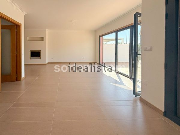 3-bedroom freehold villa in Albufeira — photo 4 of 5