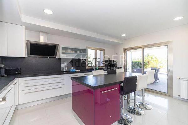 6-bedroom freehold villa in Albufeira — photo 4 of 5