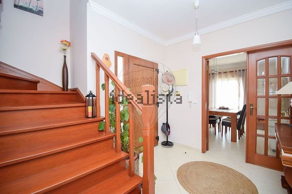 3-bedroom freehold villa in Cascais/Estoril — photo 3 of 5