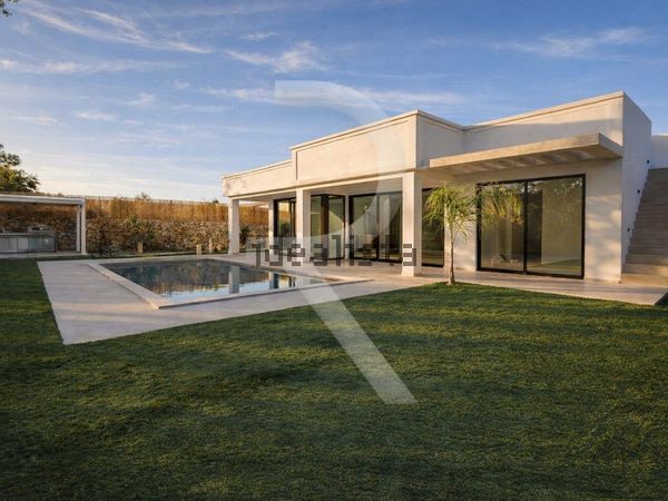 3-bedroom freehold villa in Loulé/Vilamoura — photo 1 of 5