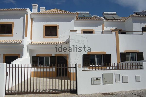 3-bedroom freehold villa in Faro — photo 1 of 5