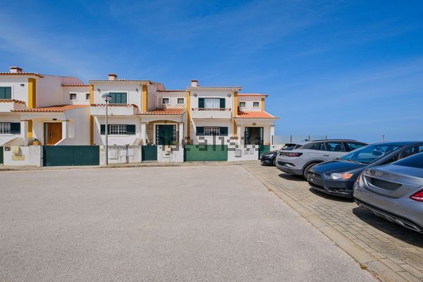 Semi-detached house in Rua António Casal Ribeiro, 5, Santo Isidoro — image 3