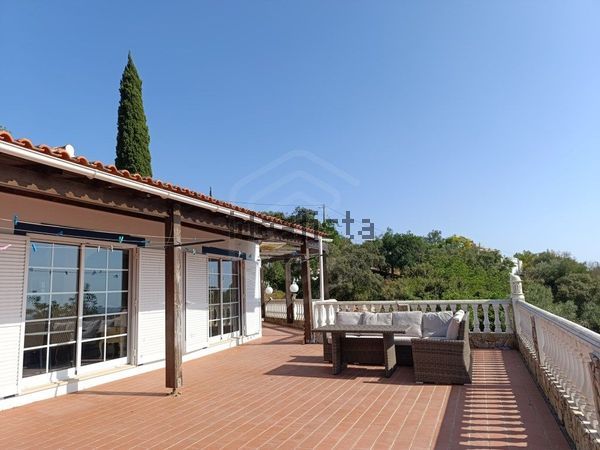 2-bedroom freehold villa in Loulé/Vilamoura — photo 2 of 5