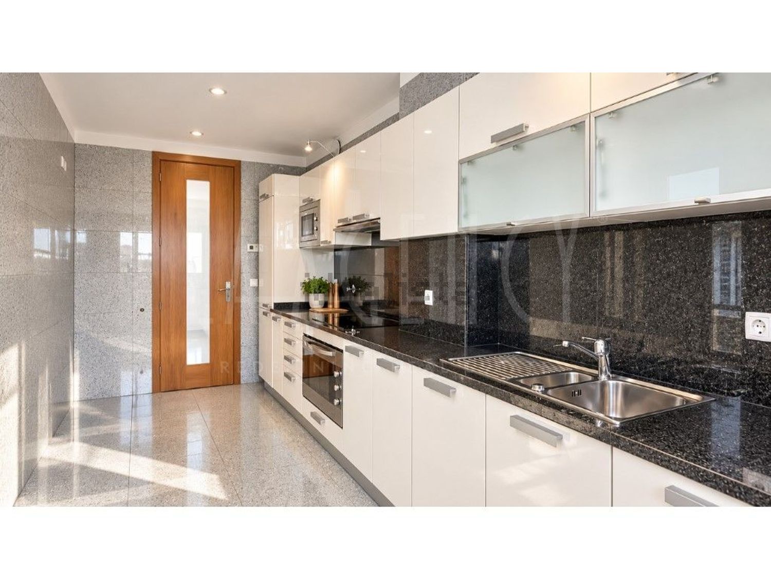 Apartamento em Carreira - Cidade Jovem - Venda Nova, Rio Tinto