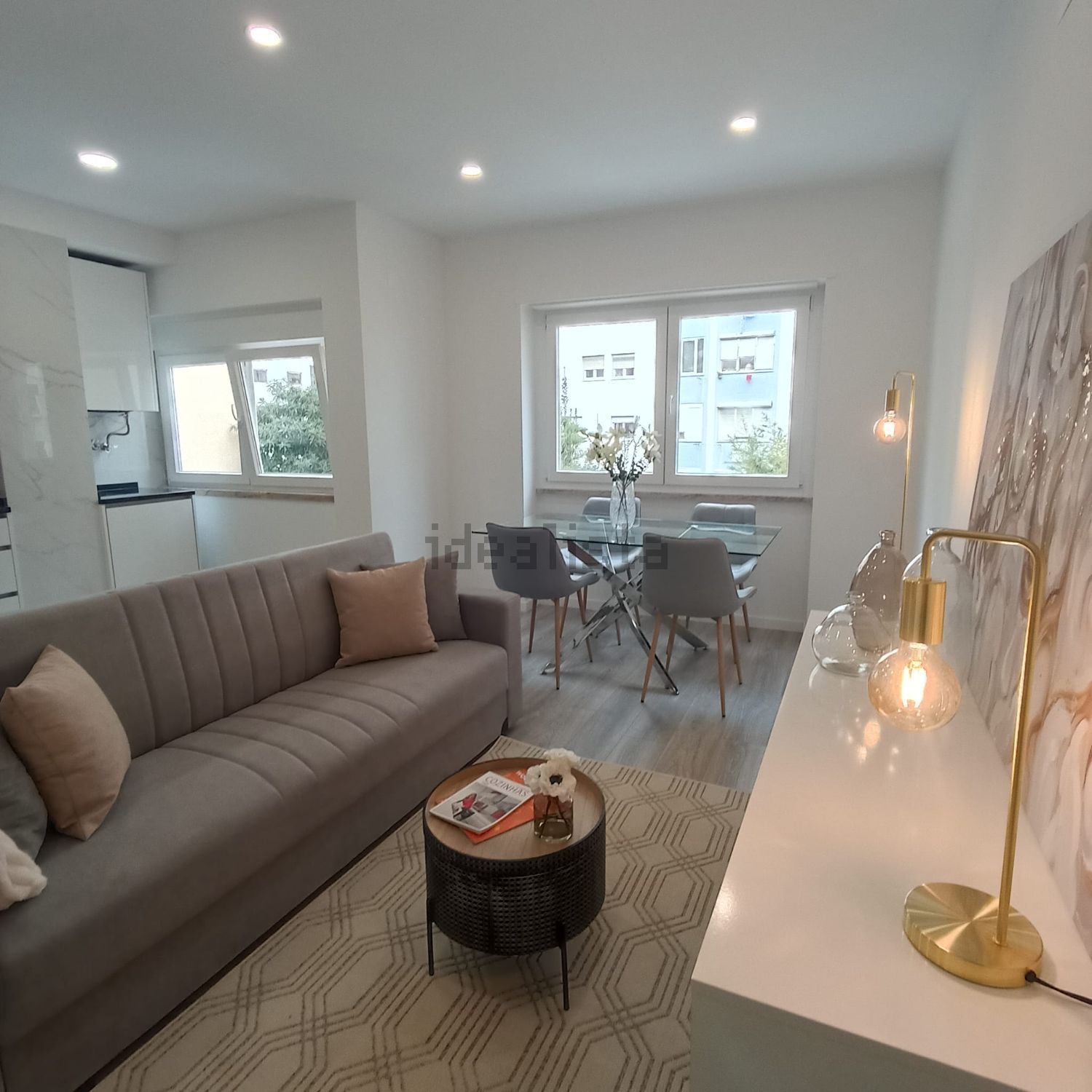 Apartamento em Arneiros, Benfica