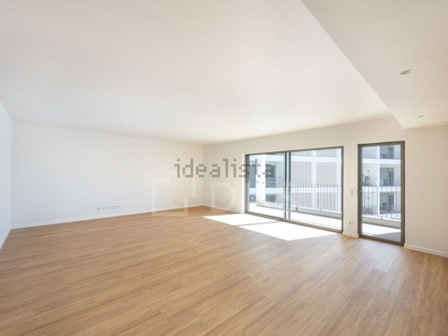 Apartamento em Santo António dos Cavaleiros e Frielas