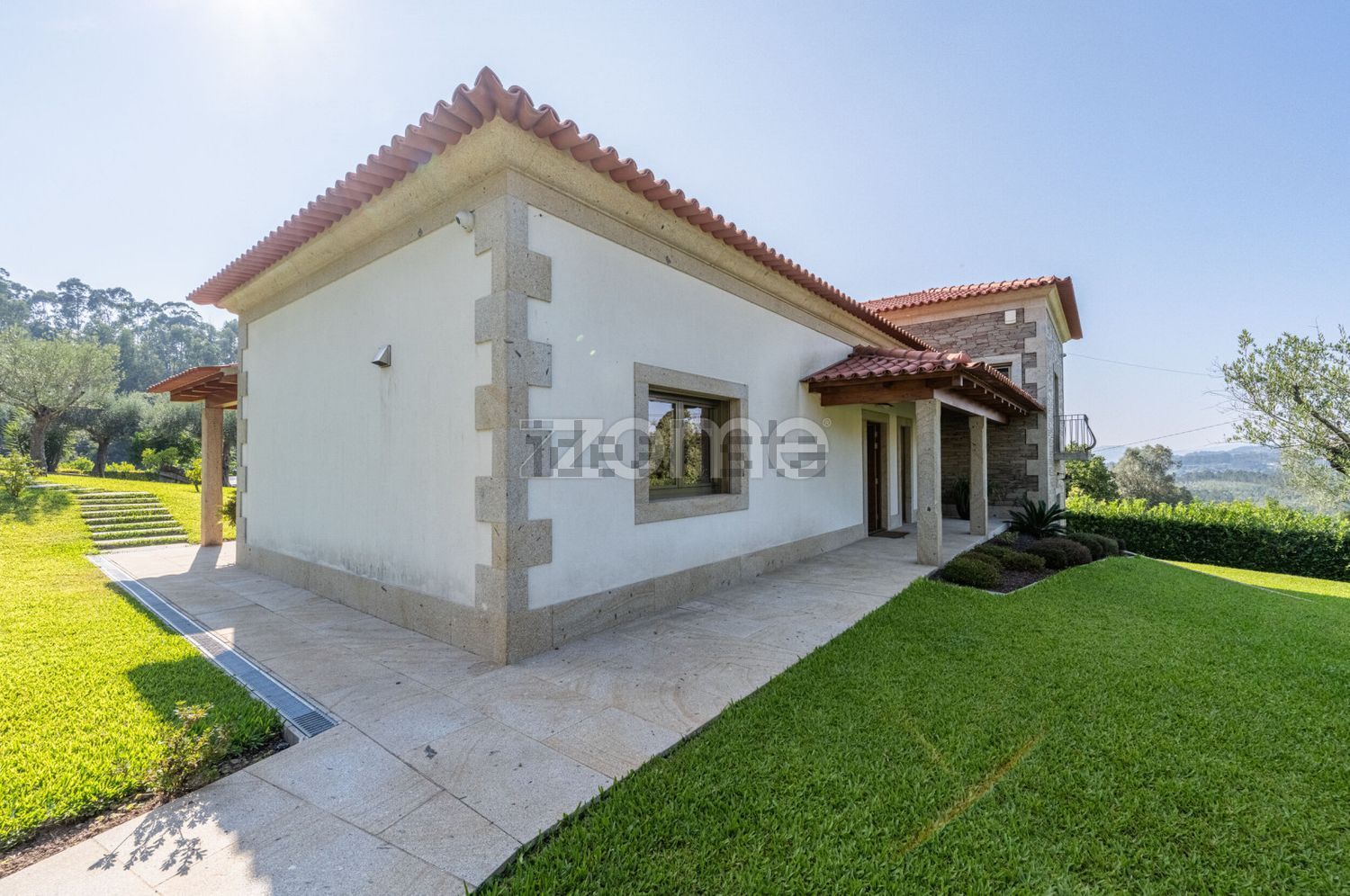 Quintas e casas rústicas em Fornelos e Queijada